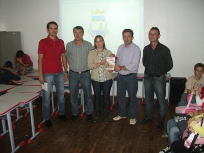 Entrega de Cartilha - Escola Tome de Souza