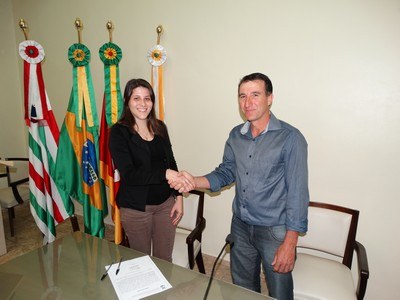 Câmara Municipal de Liberato Salzano, nomeia advogada aprovada em Concurso Público. 