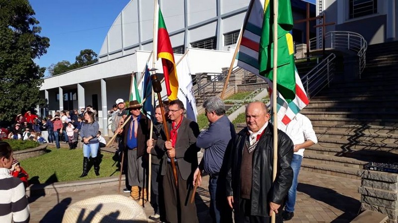 14º Cavalgada dos Mártires Padre Manoel e Coroinha Adilio, passou por Liberato Salzano.