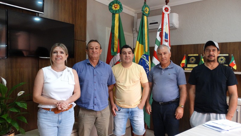 Vereador Milton Biasus e integrantes da diretoria do Bairro Flórida, se reúnem com a Prefeita Municipal e reivindicam melhorias em infraestrutura para o Bairro.